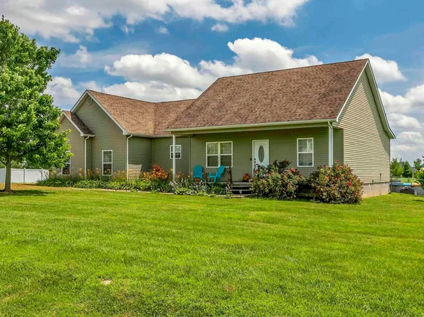 60 Jett Sawyer Ln, De Soto, IL 62924