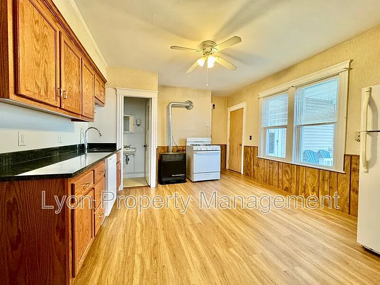 676 Grove St #3F — Photo 6