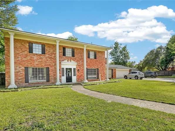 1204 King Arthur Cir, College Station, TX 77840