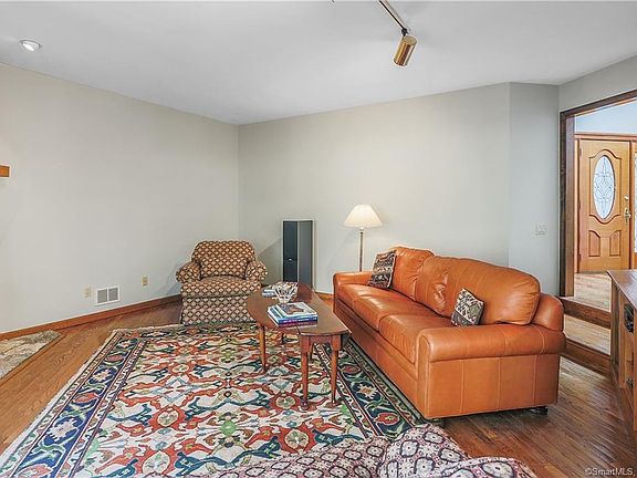 3rd image of 43 Talmadge Ln