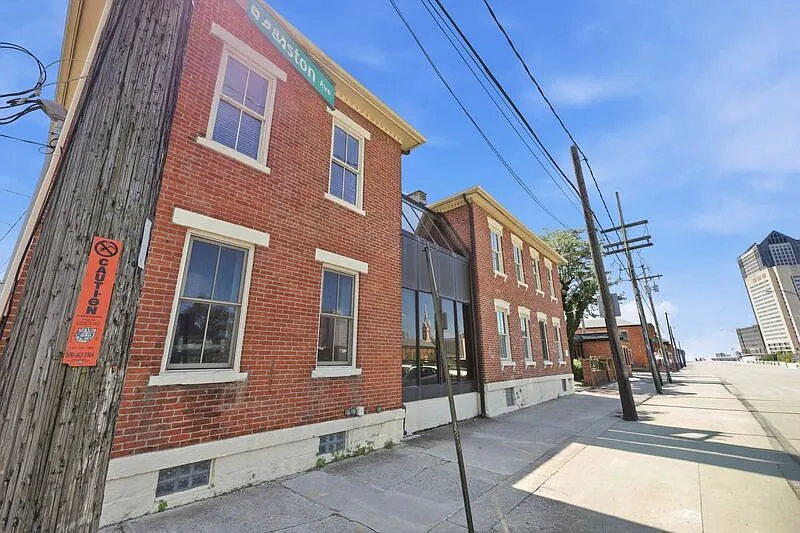 1 bed, 1.5 bath, 1172 sqft, $2,300 — Photo 2