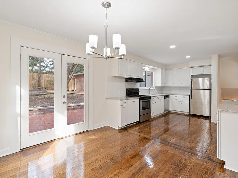 1537 Brennen Rd — Photo 9