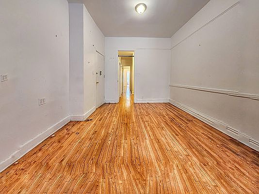 3rd image of 940 Kent Ave #1C