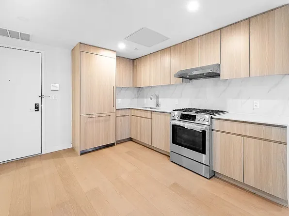 33-71 Prince St #13A, Flushing, NY 11354