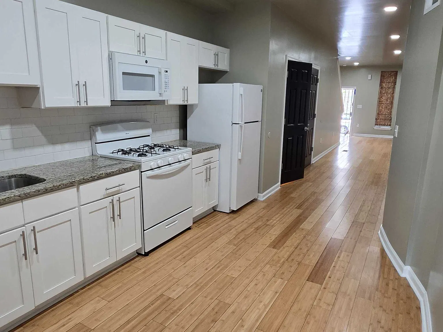 3 bed, 1.5 bath, 1020 sqft, $1,450 — Photo 1