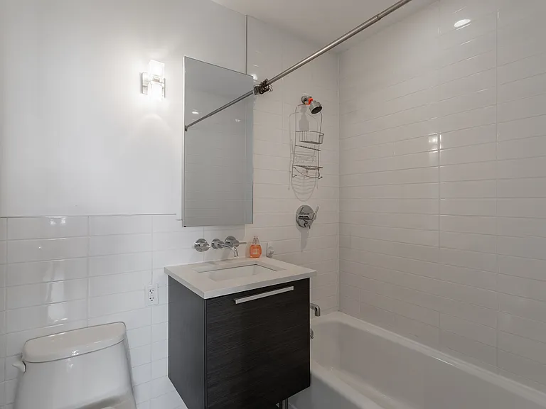 122 West St #3E — Photo 6