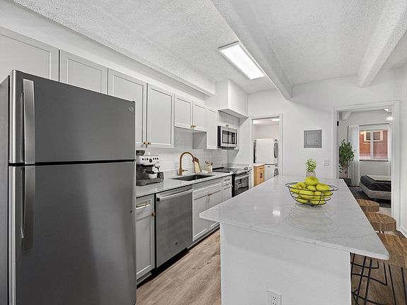 3rd image of 815 E Ellsworth Ave APT 101