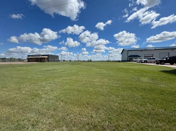 21 Saint SW, Huron, SD 57350