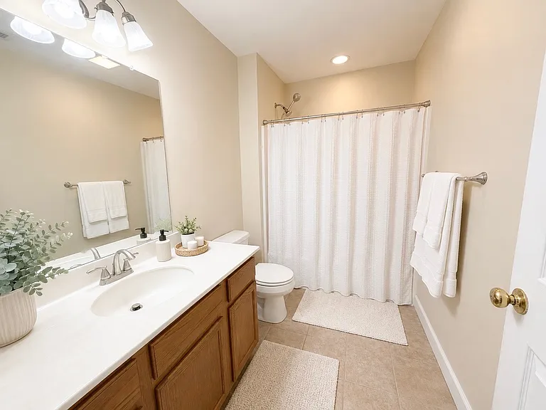 525 Pointe Dr — Photo 13
