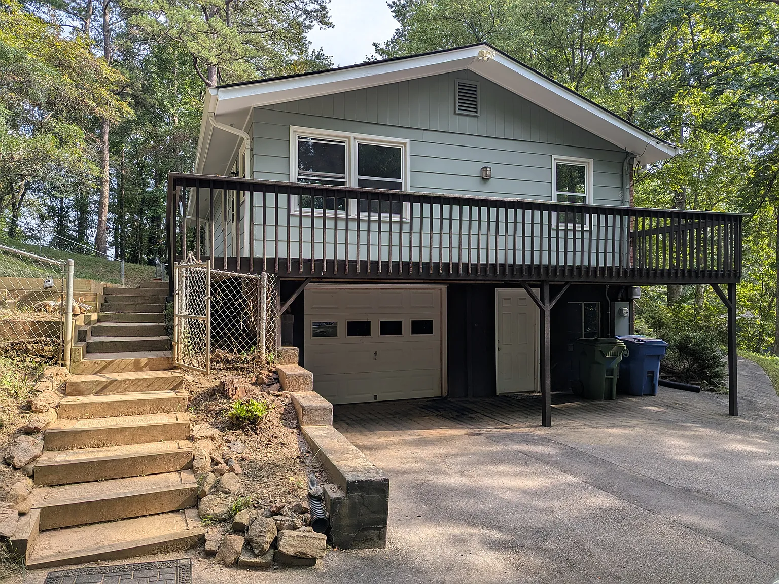 3 bed, 1.5 bath, 1417 sqft, $2,300 — Photo 3