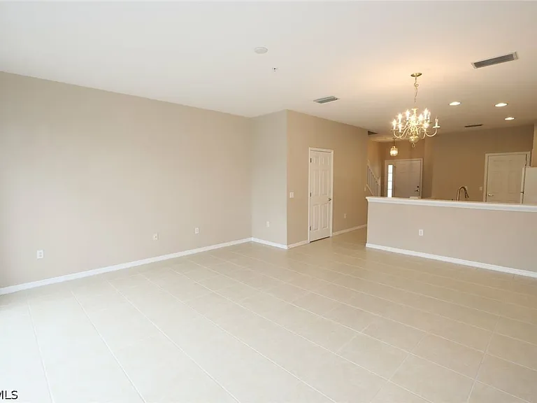 1172 Oxford Ln #27 — Photo 9