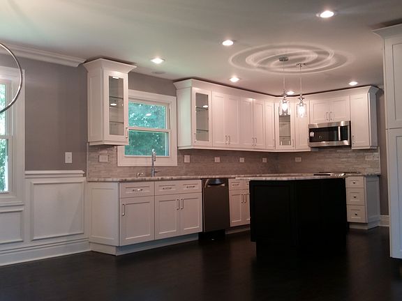 2nd image of 1818 N Vail Ave