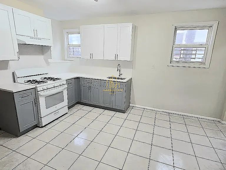 1st image of 615 S 17th St #33
