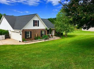 16 Country Knolls Dr, Greer, SC 29651