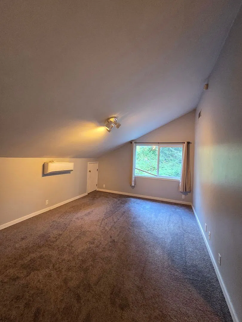 Quaint Gig Harbor One Bedroom for Rent! Available Now! — Photo 4