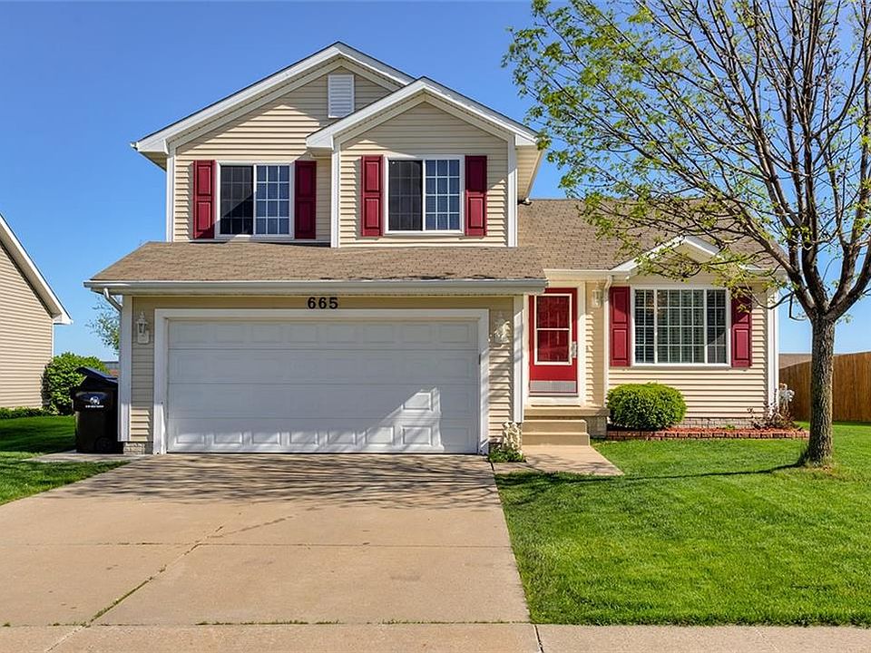 1st image of 665 SE Prairie Park Ln