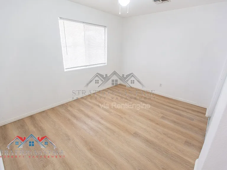 5706 N 74th Dr — Photo 19