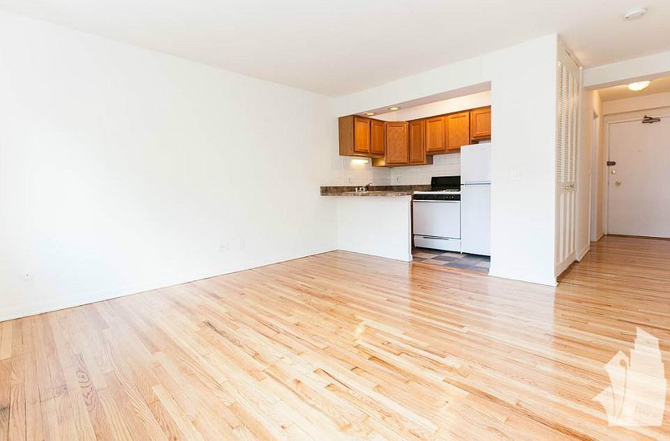 2nd image of 3639 N Pine Grove Ave