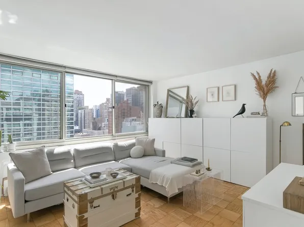 333 East 45th Street image 1 of 4