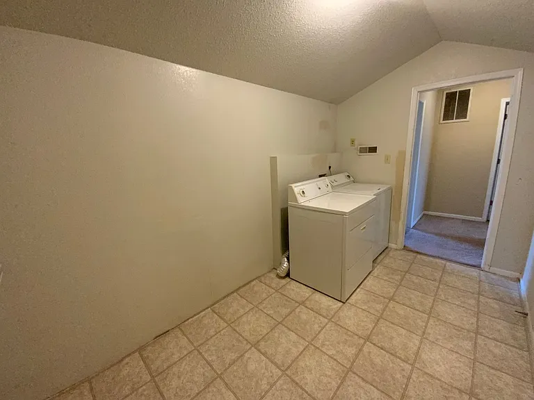 1605 Steamboat Ln — Photo 6
