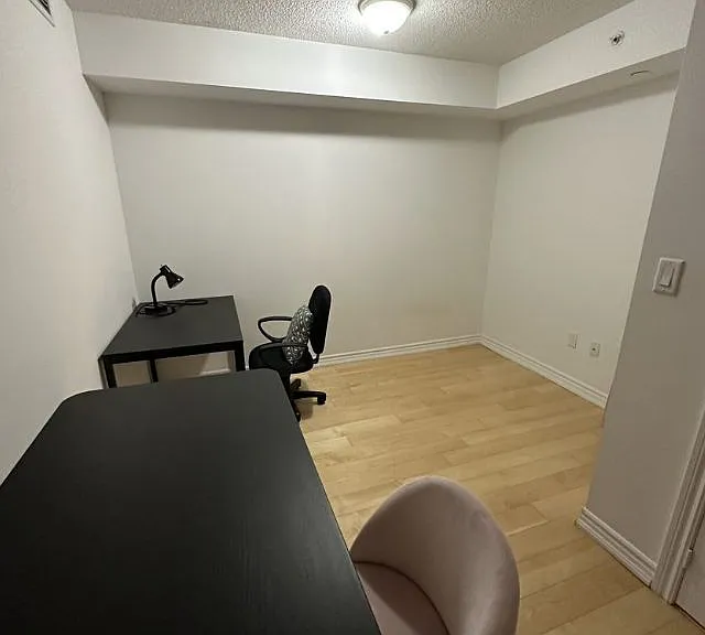 386 Yonge St #817 — Photo 4