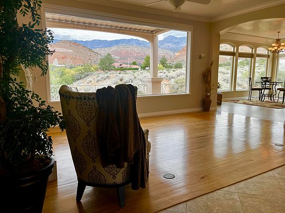 5th image of 654 W Canyon Creek Dr