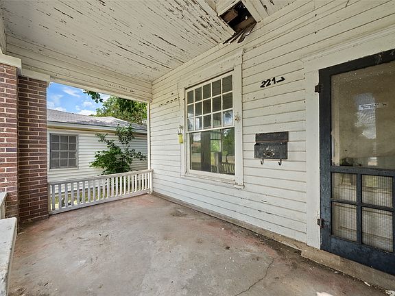 2nd image of 2217 Ross Ave