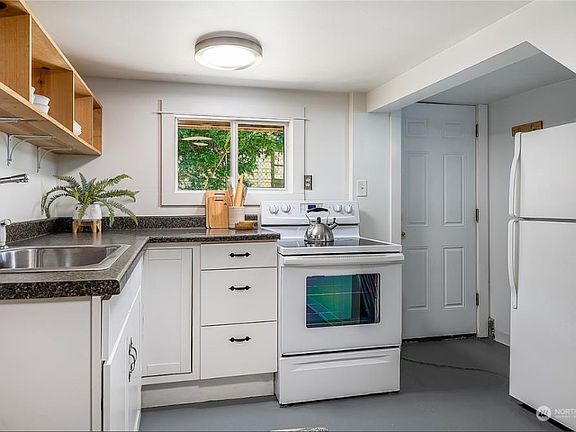 Private and secure entrance.