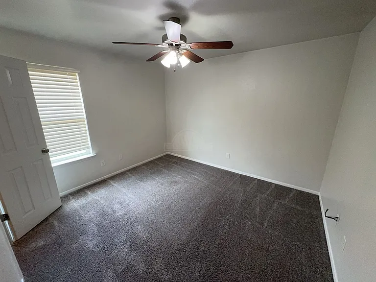 9911 Diana Dr — Photo 16