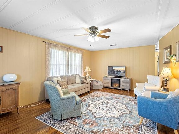 4th image of 712 Whippoorwill Ln