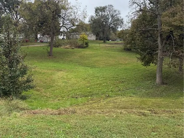 408 E Grand St, Gallatin, MO 64640