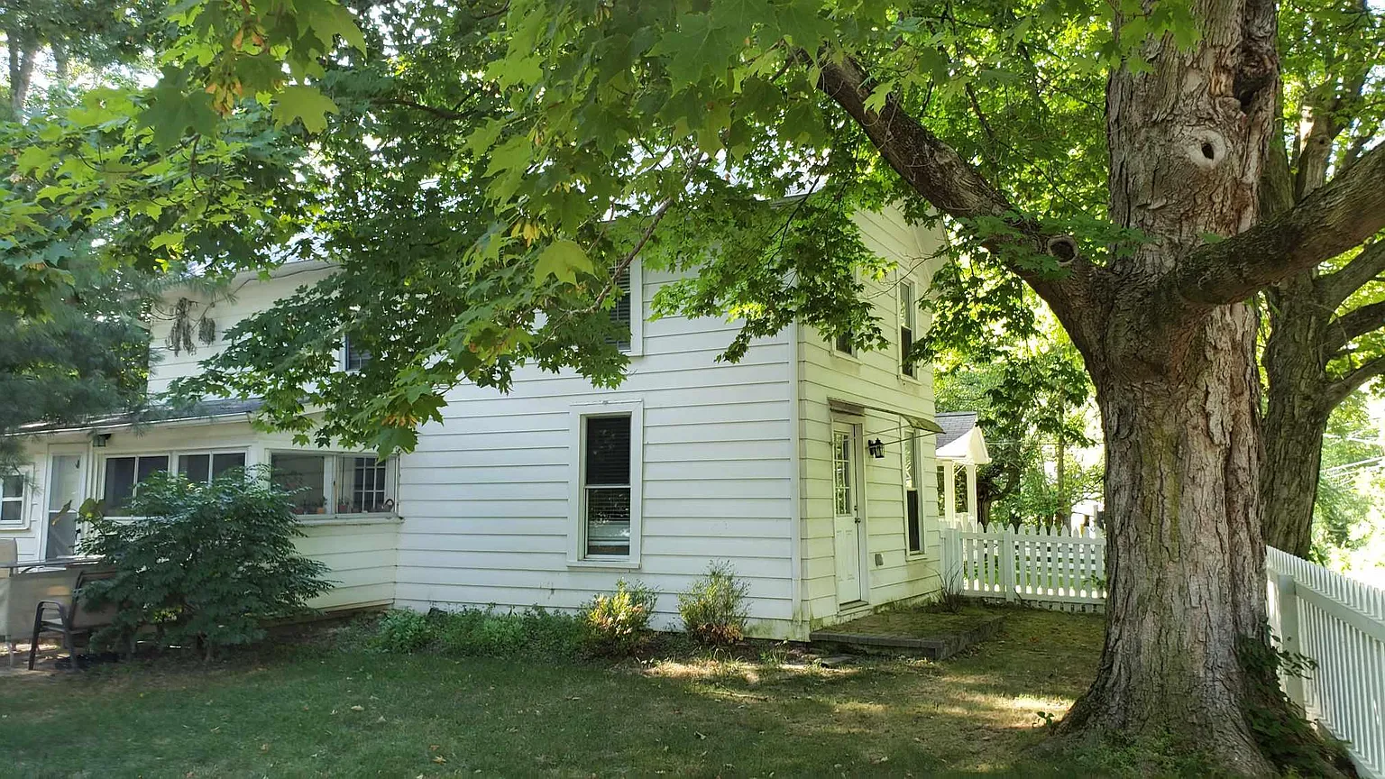 105 N Liberty St photo 1