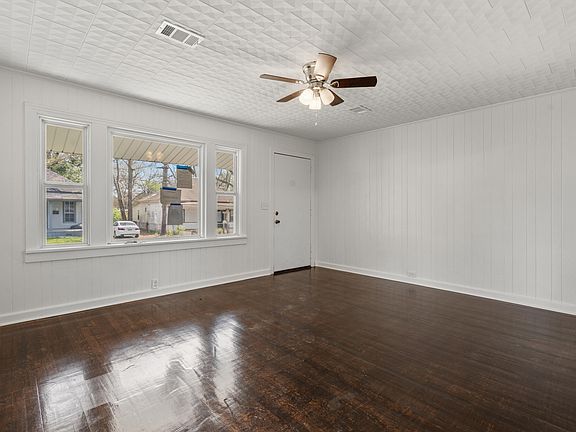 3rd image of 718 Baker St