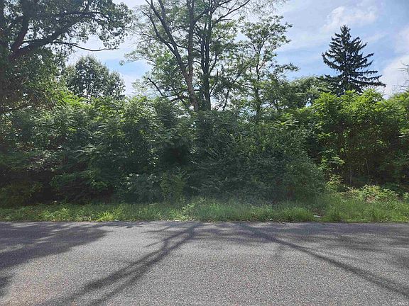 3rd image of 55405 Woodland Ave