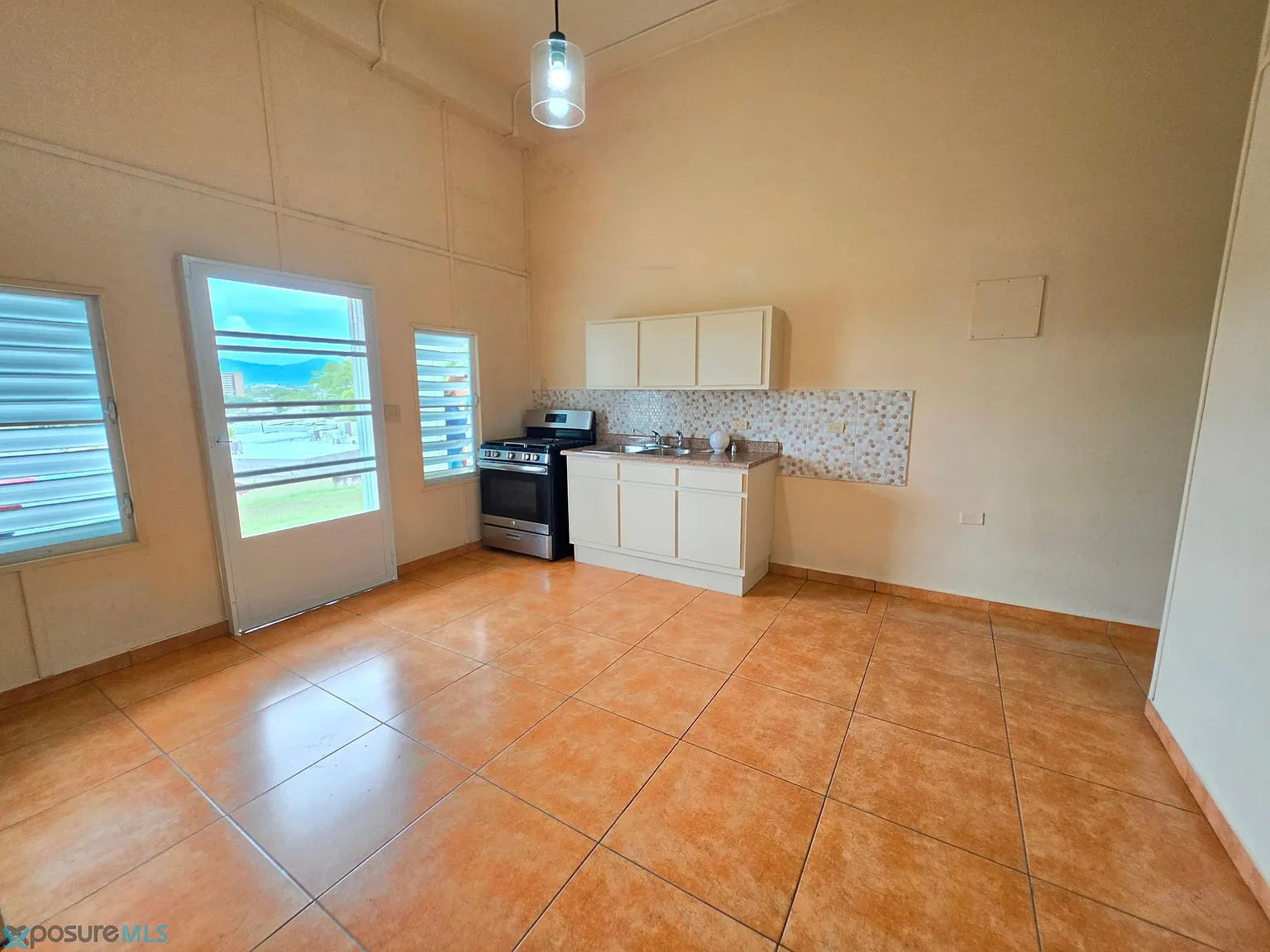 2 bed, 1.0 bath, 700 sqft, $850 — Photo 3