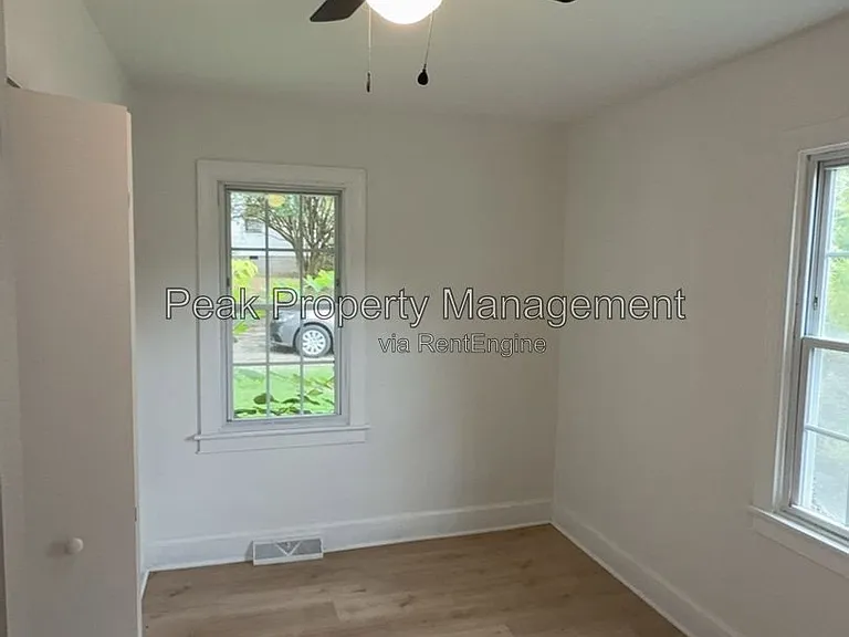 2958 Winston Churchill Dr — Photo 9