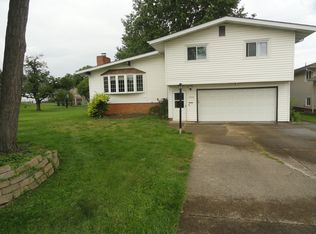 1950 Fairway Dr, Wickliffe, OH 44092