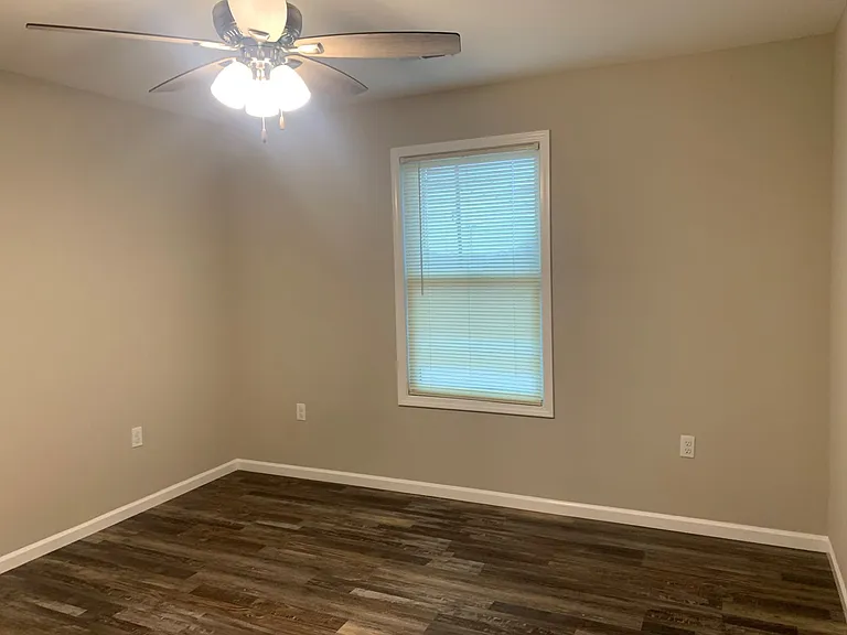 121-127 Stone Ct — Photo 17