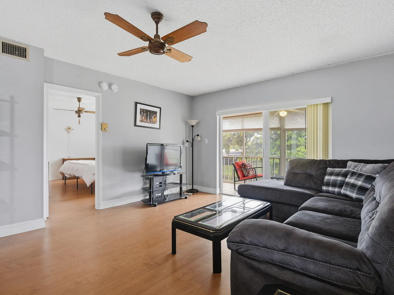 2 bed, 2.0 bath, 990 sqft, $1,800 — Photo 4