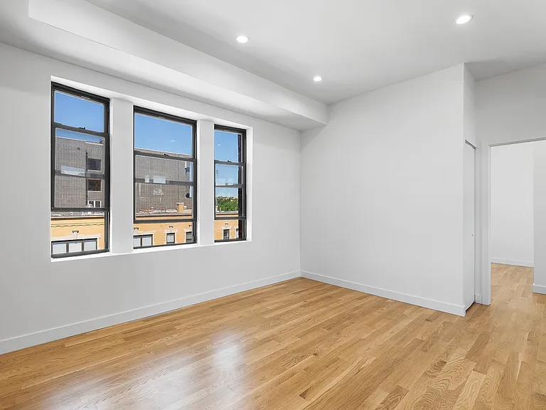 3025 W Irving Park Rd #3W — Photo 2