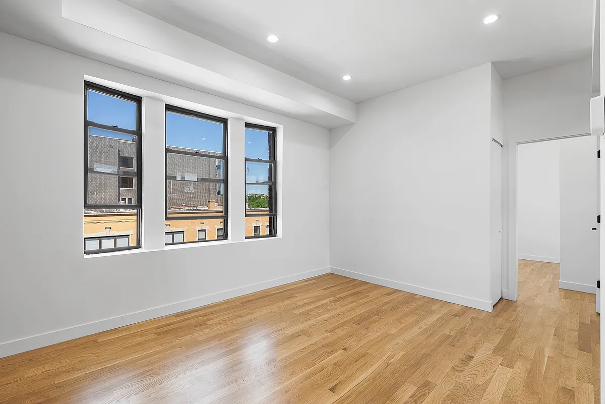 Building Photo - 3025 W Irving Park Rd #3W