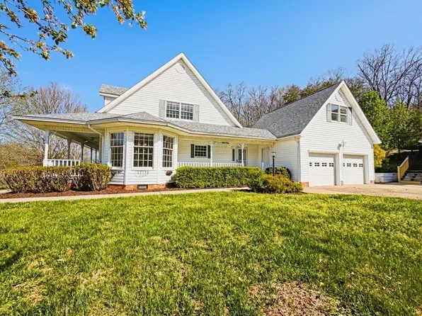 2820 Foxhunters Rd, Flatwoods, KY 41139