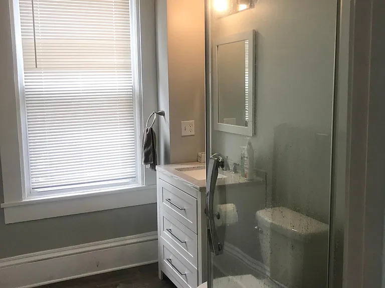 Bathroom third floor