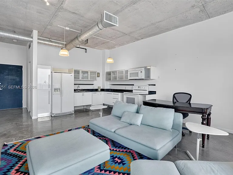 10 SW South River Dr #1410 — Photo 6