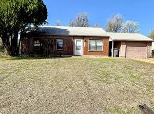 2306 NW 28th St, Lawton, OK 73505