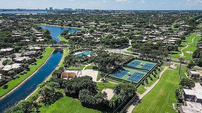 Village of Sandalwood Lakes 