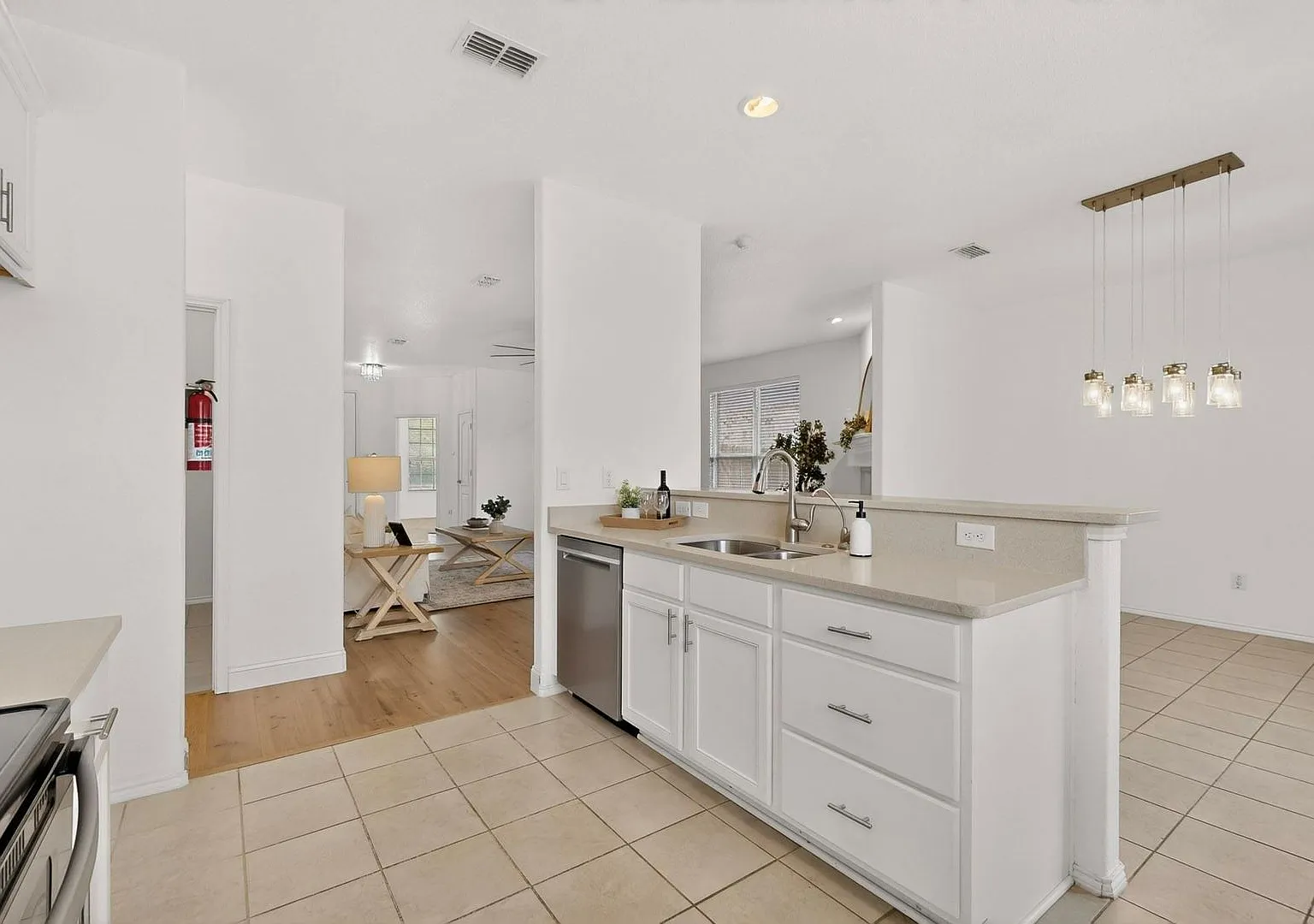 Beautiful 3-bedroom, 2-bath home in Lake Vista Ranch featuring an open-concept layout, updated fl... — Photo 2