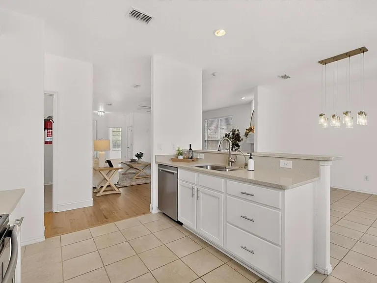 6212 Topsail Dr — Photo 2