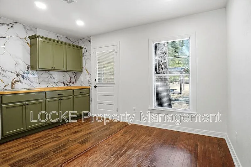 2 bed, 1.0 bath, 995 sqft, $1,699 — Photo 4
