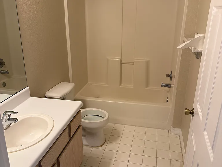 5455 Vineland Rd #3304 — Photo 33